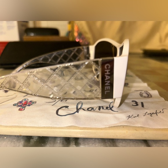 Chanel shield sunglasses 2022 - Picture 5 of 8